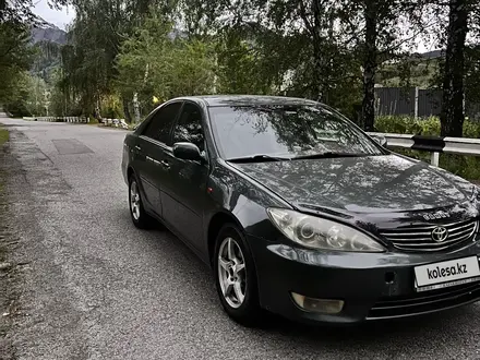 Toyota Camry 2004 года за 5 000 000 тг. в Алматы – фото 2