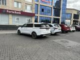 Kia Carnival 2021 года за 22 000 000 тг. в Шымкент – фото 2