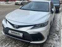 Toyota Camry 2022 года за 16 750 000 тг. в Актобе