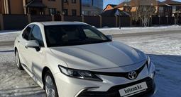 Toyota Camry 2022 годаfor15 700 000 тг. в Актобе – фото 5