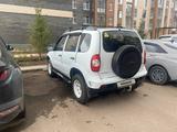 Chevrolet Niva 2014 годаүшін3 495 680 тг. в Караганда – фото 2