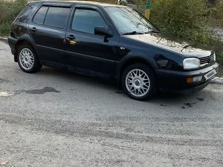 Volkswagen Golf 1997 года за 1 750 000 тг. в Алматы – фото 4