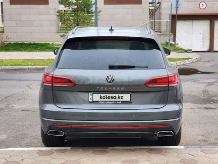 Volkswagen Touareg 2023 года за 38 000 000 тг. в Астана – фото 2