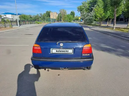 Volkswagen Golf 1993 года за 1 300 000 тг. в Астана – фото 2