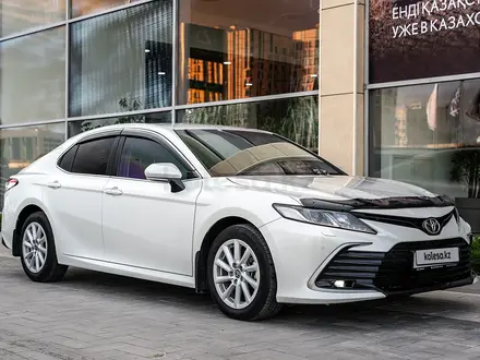 Toyota Camry 2021 года за 13 800 000 тг. в Астана – фото 3