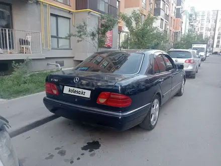 Mercedes-Benz E 320 1997 года за 2 300 000 тг. в Алматы – фото 2