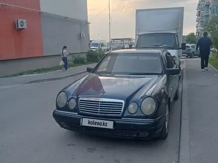 Mercedes-Benz E 320 1997 года за 2 300 000 тг. в Алматы – фото 4
