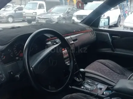 Mercedes-Benz E 320 1997 года за 2 300 000 тг. в Алматы – фото 5