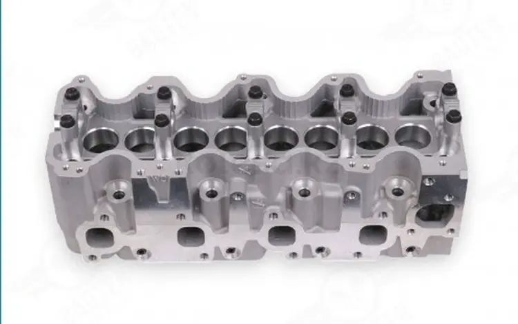 ГБЦ Головка блока цилиндров Toyota 3CT за 110 000 тг. в Караганда