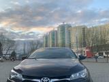 Toyota Camry 2016 года за 7 300 000 тг. в Актобе – фото 2