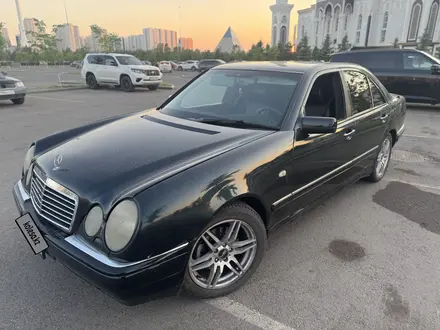 Mercedes-Benz E 280 1998 года за 3 300 000 тг. в Астана – фото 2