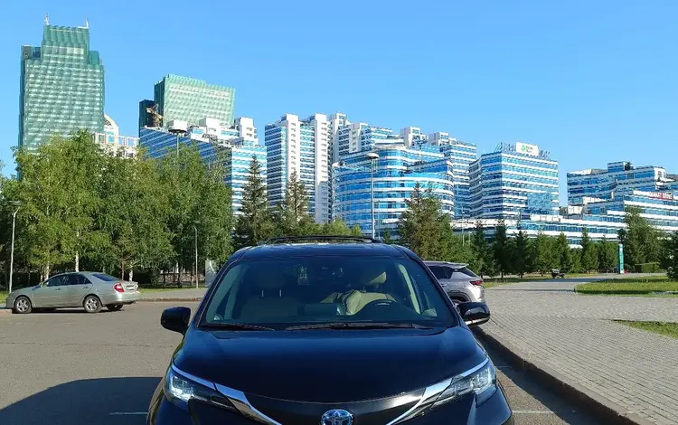 Toyota Sienna 2022 года за 22 000 000 тг. в Астана