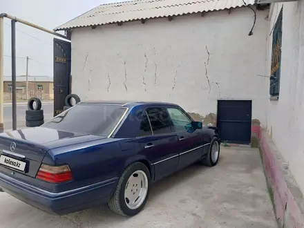 Mercedes-Benz E 320 1993 года за 3 500 000 тг. в Шымкент – фото 4