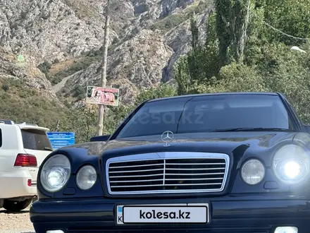 Mercedes-Benz E 320 1999 года за 5 000 000 тг. в Актау