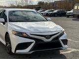 Toyota Camry 2022 года за 13 500 000 тг. в Атырау