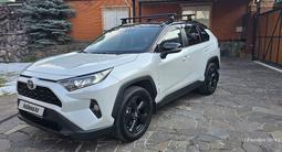 Toyota RAV4 2021 года за 18 500 000 тг. в Алматы