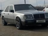 Mercedes-Benz E 220 1993 года за 1 900 000 тг. в Актобе