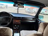 Mercedes-Benz E 220 1993 года за 1 900 000 тг. в Актобе – фото 5