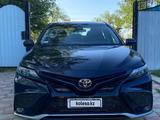 Toyota Camry 2021 года за 8 000 000 тг. в Актобе – фото 4