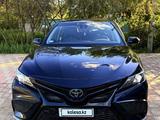 Toyota Camry 2021 года за 8 000 000 тг. в Актобе – фото 5