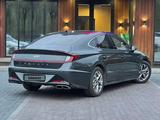 Hyundai Sonata 2021 года за 13 490 000 тг. в Алматы – фото 4