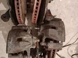 Суппорт передний toyota camry 50 за 12 000 тг. в Алматы