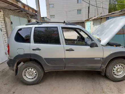 Chevrolet Niva 2014 года за 3 600 000 тг. в Уральск – фото 3