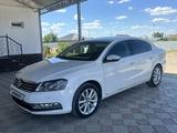 Volkswagen Passat 2014 года за 5 500 000 тг. в Тараз – фото 2