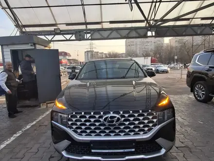 Hyundai Santa Fe 2023 года за 16 400 000 тг. в Алматы