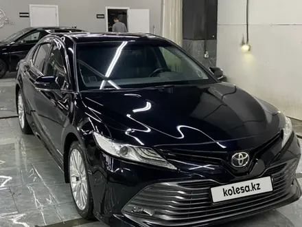 Toyota Camry 2018 года за 13 800 000 тг. в Астана