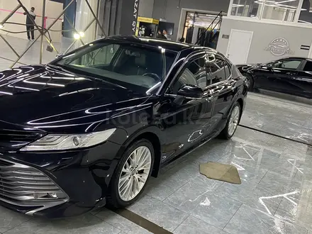 Toyota Camry 2018 года за 13 800 000 тг. в Астана – фото 5