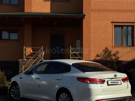 Kia K5 2015 года за 8 800 000 тг. в Алматы – фото 11
