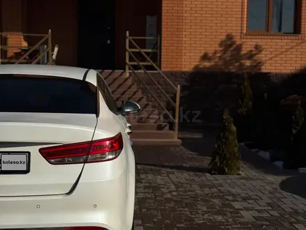 Kia K5 2015 года за 8 800 000 тг. в Алматы – фото 17