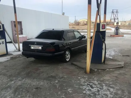 Mercedes-Benz E 220 1993 года за 1 600 000 тг. в Павлодар