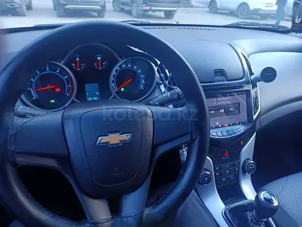 Chevrolet Cruze 2014 года за 4 650 000 тг. в Актобе – фото 10