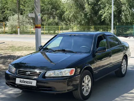 Toyota Camry 2000 года за 3 450 000 тг. в Кызылорда – фото 2