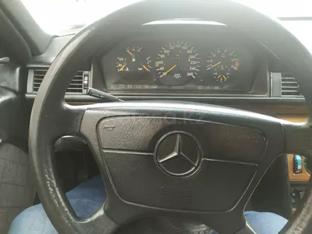 Mercedes-Benz E 300 1990 года за 2 200 000 тг. в Караганда – фото 18