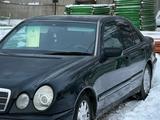 Mercedes-Benz E 200 1997 года за 2 300 000 тг. в Костанай – фото 3