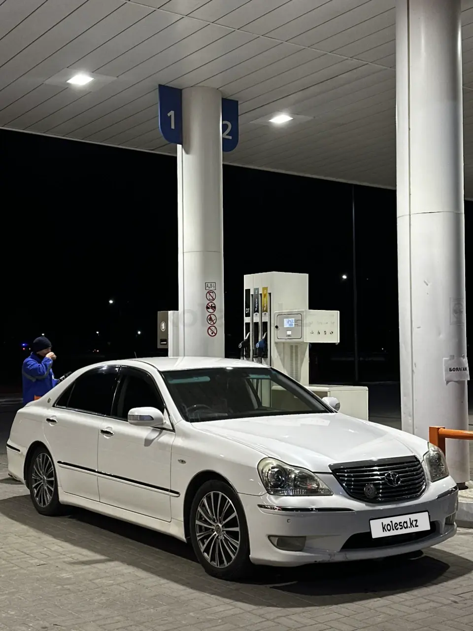 Toyota Crown Majesta, 2004