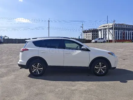 Toyota RAV4 2017 года за 12 500 000 тг. в Алматы – фото 11