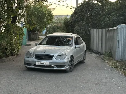 Mercedes-Benz C 200 2002 года за 2 600 000 тг. в Алматы – фото 4