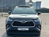 Toyota Highlander 2022 года за 28 000 000 тг. в Алматы