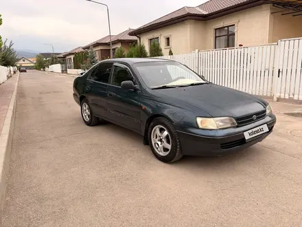 Toyota Carina E 1995 года за 1 400 000 тг. в Алматы – фото 2