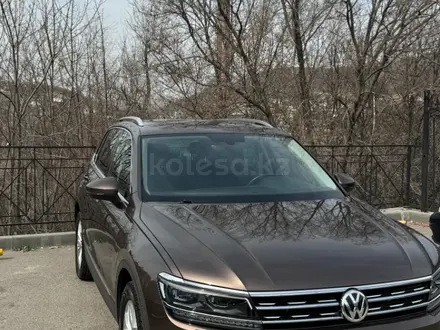 Volkswagen Tiguan 2017 года за 12 800 000 тг. в Алматы – фото 2