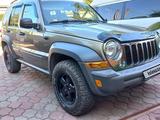 Jeep Liberty 2005 годаүшін5 600 000 тг. в Караганда – фото 2