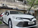 Toyota Camry 2018 года за 15 200 000 тг. в Алматы – фото 2