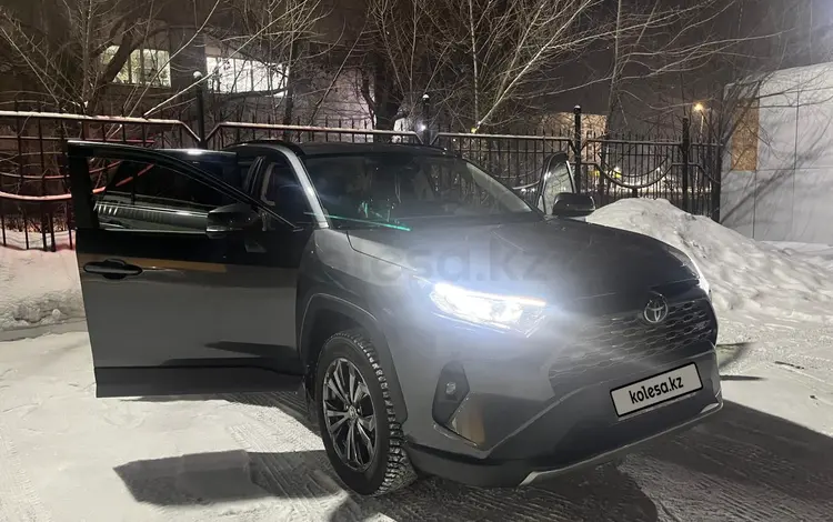 Toyota RAV4 2024 года за 17 500 000 тг. в Семей