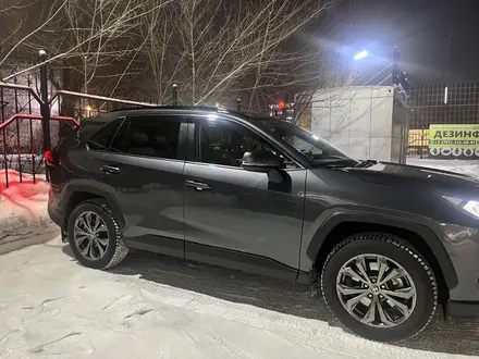 Toyota RAV4 2024 года за 17 500 000 тг. в Семей – фото 2