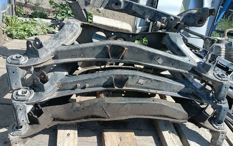 Задняя балка на mercedes 202 кузов за 20 000 тг. в Караганда