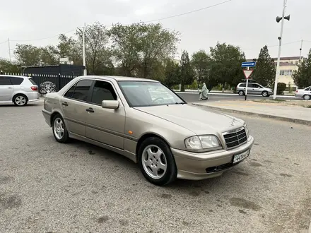 Mercedes-Benz C 200 1998 года за 2 700 000 тг. в Жанаозен